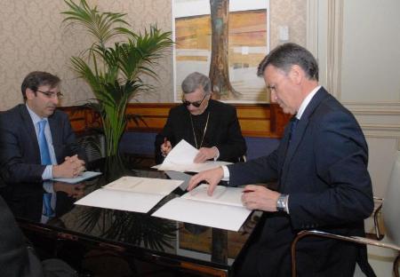 Imagen La Diputación y el Obispado firman un convenio para la conservación y reparación de iglesias y ermitas de la provincia