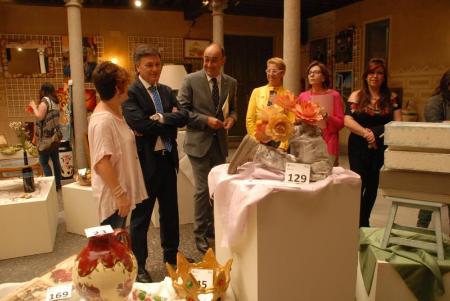 Imagen La Exposición Provincial de las Aulas de Manualidades recoge 172 obras de toda la provincia en el Patio de Columnas de la Diputación